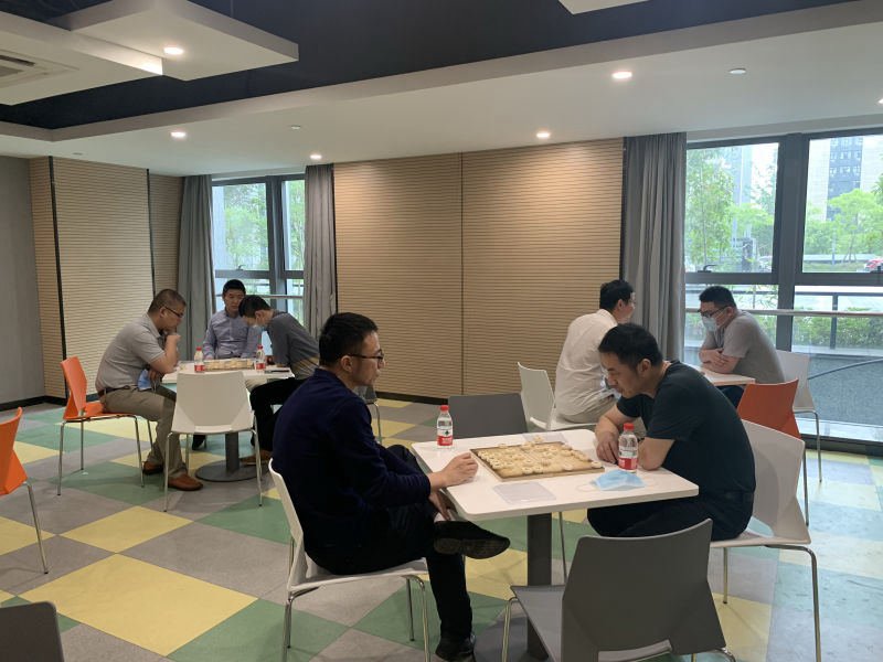 象棋友誼賽在“職工之家”開(kāi)賽