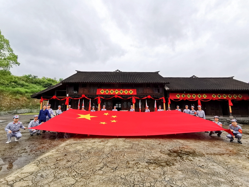 集團(tuán)第一、第三支部聯(lián)合開展“訪故居 學(xué)黨史 踏征程”主題黨日活動